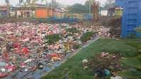 Wow !!! Pintu Air BSH 1 Kembali di Serbu Sampah