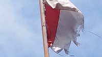 Miris Bendera Merah Putih Robek Berkibar di Kediaman Anggota DPRD dari Partai PKS Kabupaten Karawang