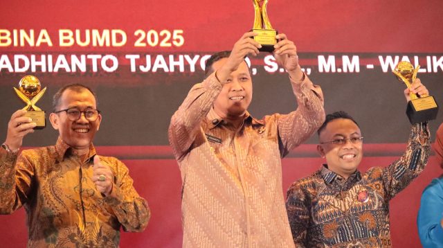 Kota Bekasi Borong Prestasi ! BUMD Raih Bintang 5, Tri Adhianto Dinobatkan Top Pembina Nasional 