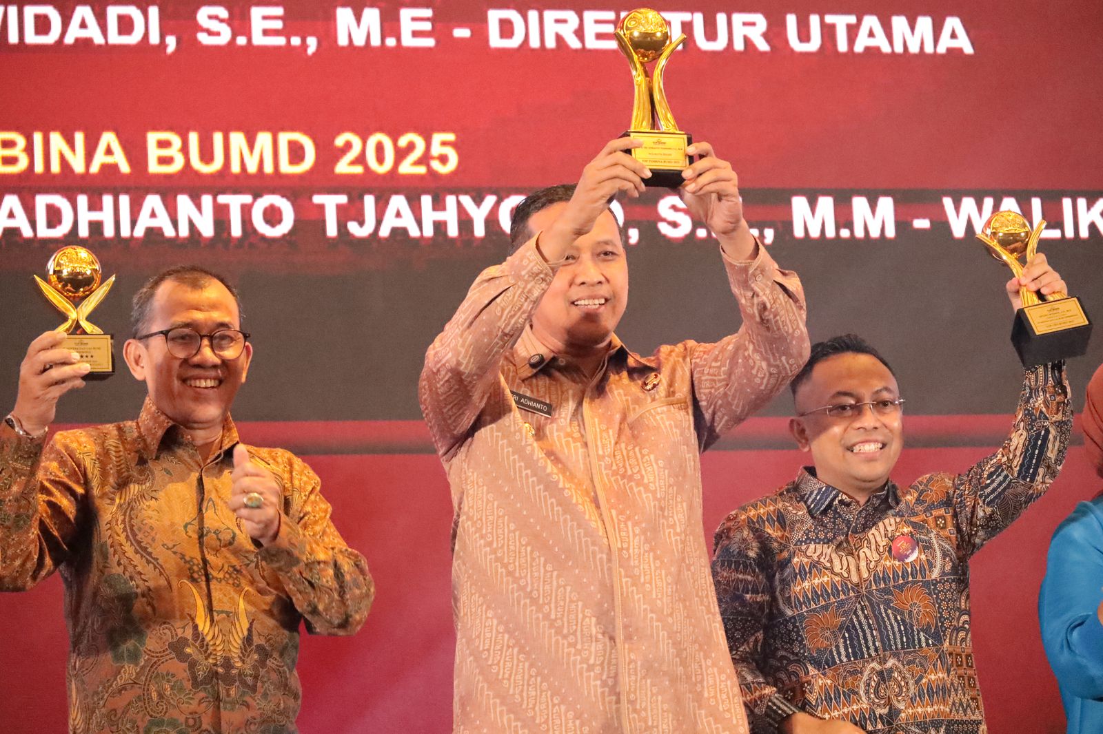 Kota Bekasi Borong Prestasi ! BUMD Raih Bintang 5, Tri Adhianto Dinobatkan Top Pembina Nasional 