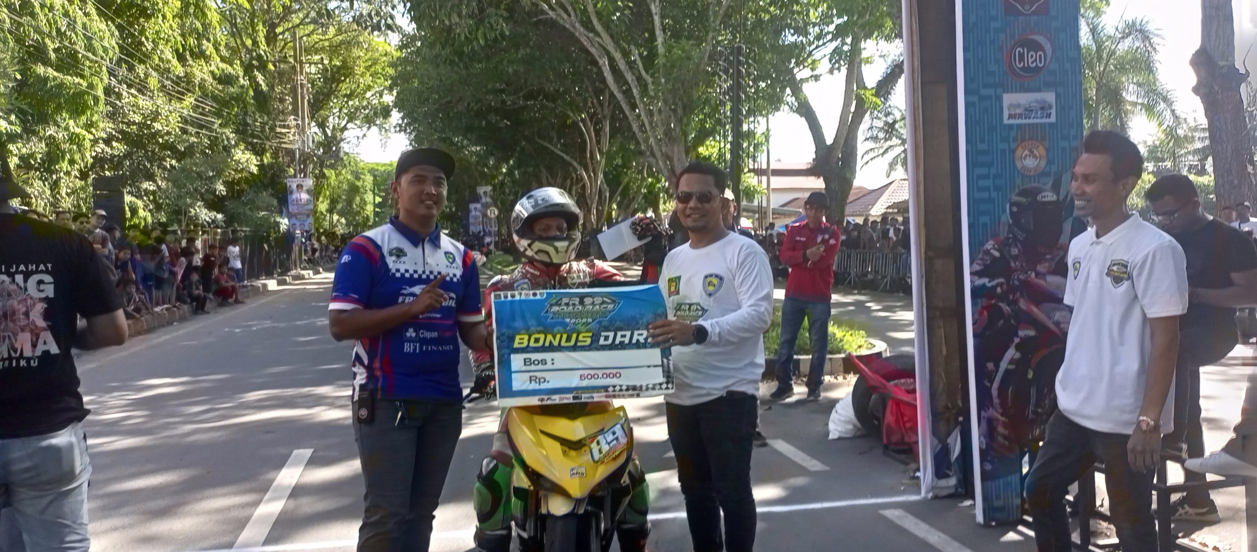 FR 99 Road Race 2025 Owner Afika Advertising Berikan Semangat Apresiasi Rp 500,000,00 kepada Juara Utama