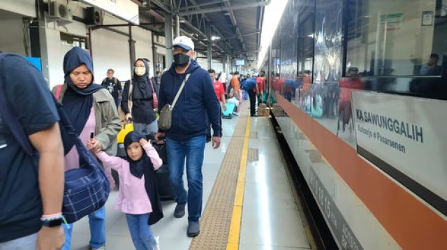 KAI Catat Layani 4,32 Juta Pelanggan KA JJ dan Lokal Selama Angkutan Lebaran 2025