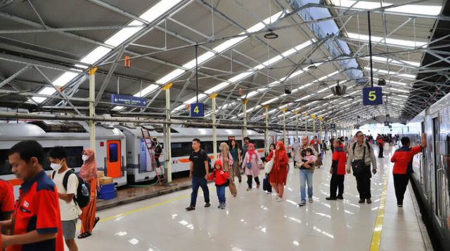 KAI Dukung Semangat Hari Buruh: Layanan Maksimal untuk Masyarakat Produktif Indonesia