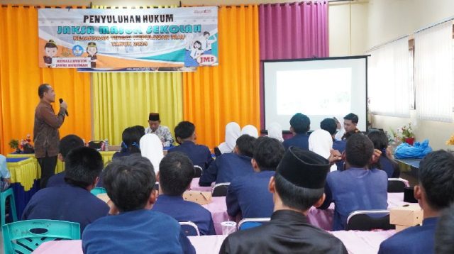 Jaksa Masuk Sekolah, Kejati Kepri Ajak Siswa dan Guru SMPN 7 Tanjungpinang Jauhi Napza dan Bullying. 