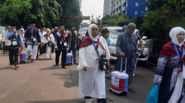 Jamaah Haji Kota Bekasi Kloter 4  Tiba di  Asrama Haji  Bekasi