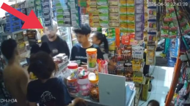 Heboh! Bule Mengamuk dan Hantam Pemilik Warung di Bali, CCTV Ungkap Aksi Brutal yang Bikin Warga Trauma