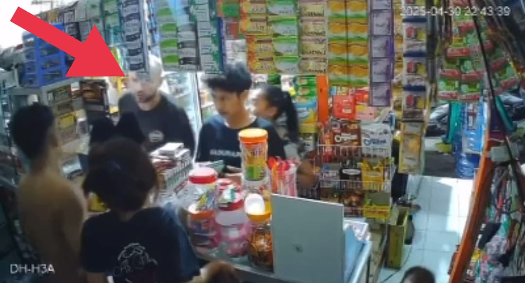 Heboh! Bule Mengamuk dan Hantam Pemilik Warung di Bali, CCTV Ungkap Aksi Brutal yang Bikin Warga Trauma