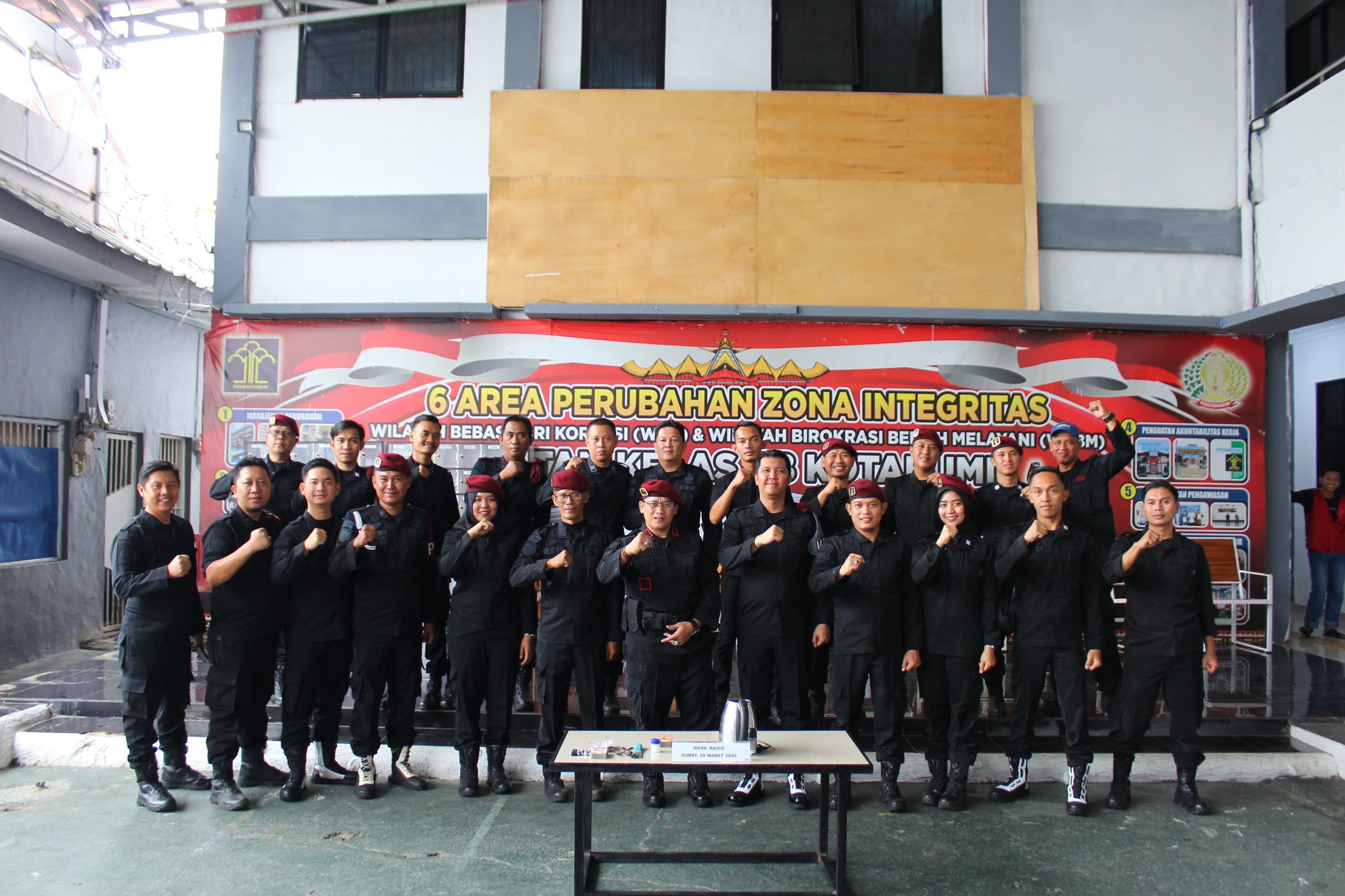 Rutan Kotabumi Gelar Razia Rutin, Amankan Barang-Barang Terlarang di Kamar Hunian