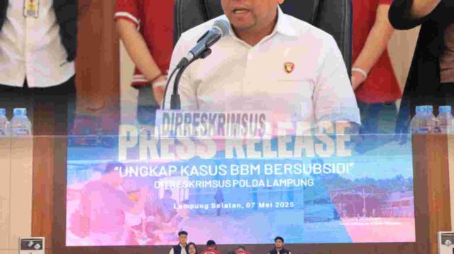 Dua Tersangka Pengoplos BBM Jenis Pertalite Diamankan Polda Lampung 