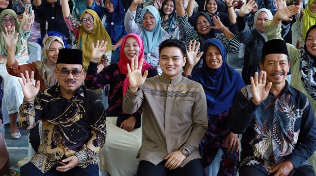 Masyarakat Secanggang Antusias Sambut Kunjungan Pimpinan DPRD Sumut Ricky Antony Bersama H.Ajai Ismail