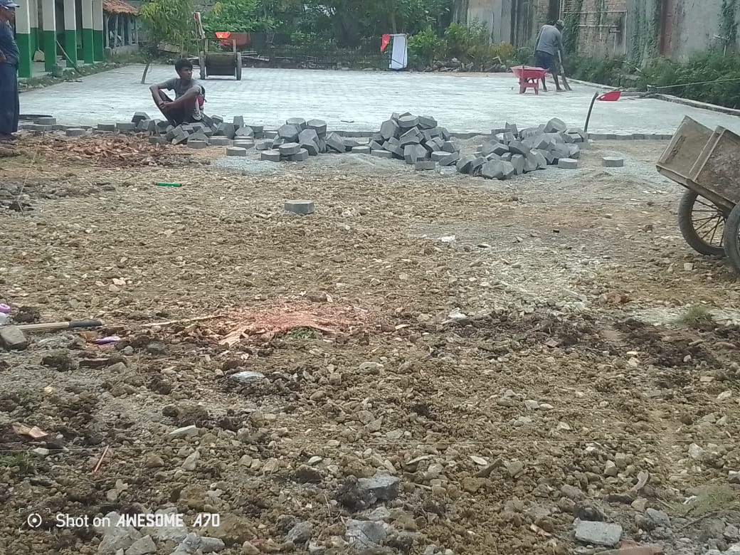Pekerjaan Paving Block di SDN 05 Kedung Waringin Dianggap Amburadul
