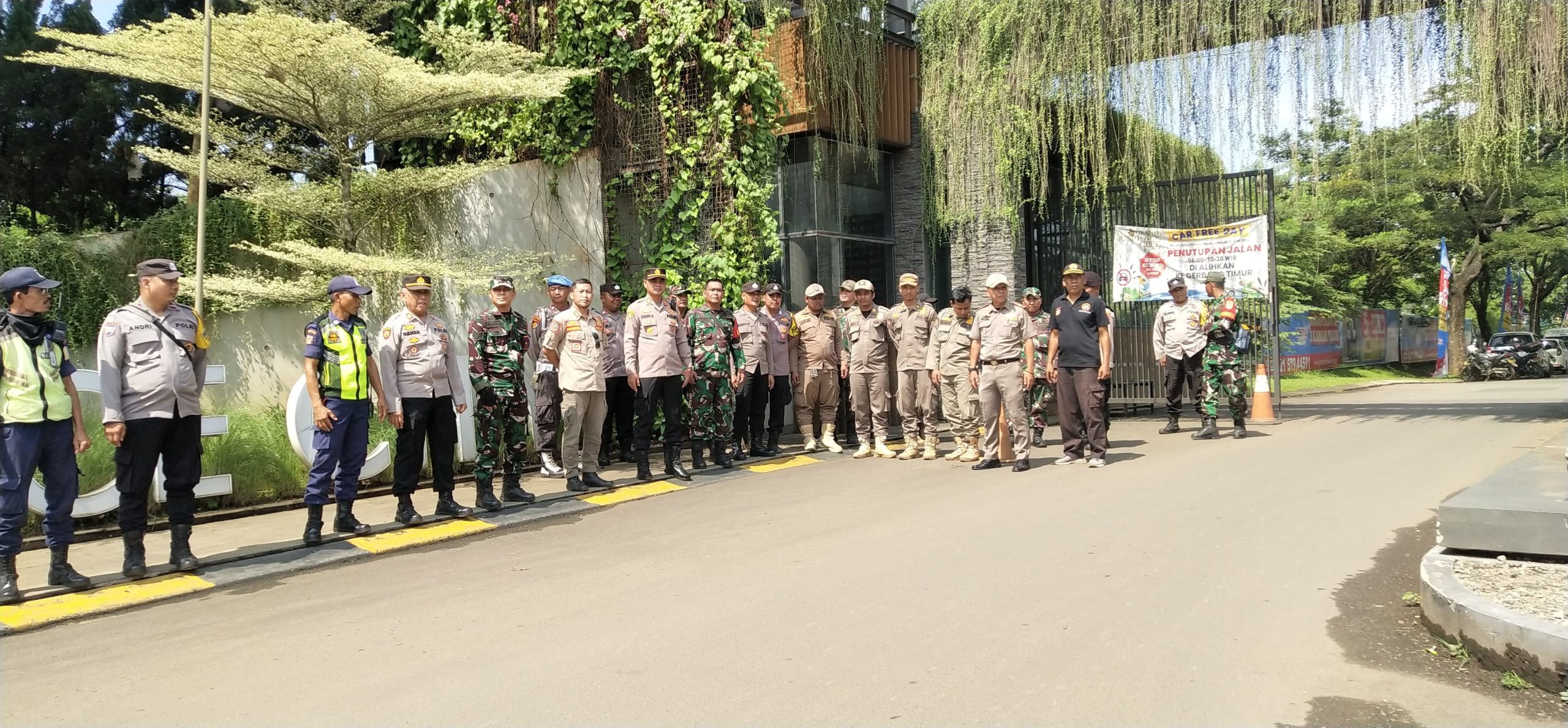 Ciptakan Suasana Harkamtibmas, Kapolsek Setu Pimpin Patroli Gabungan dalam Rangka Ops Berantas Jaya 2025