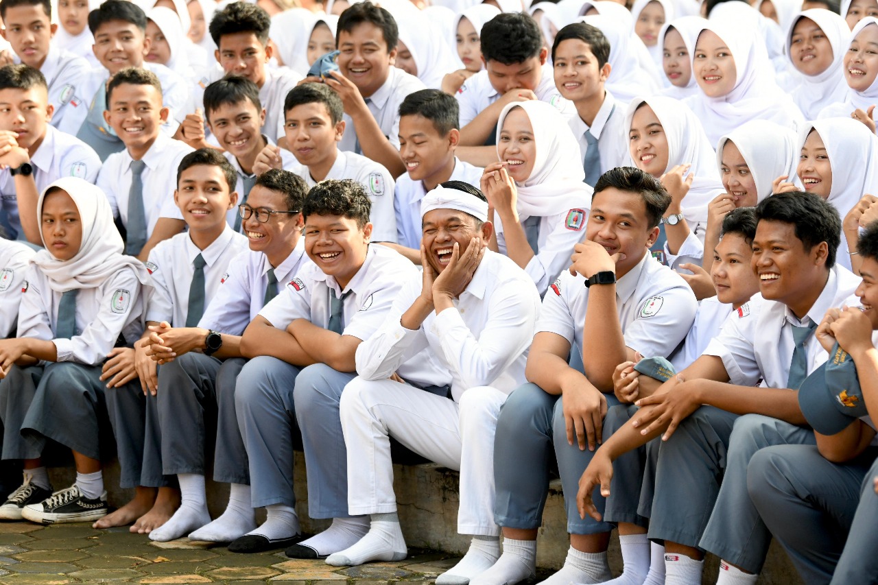 KDM Targetkan Angka Partisipasi Sekolah 12 Tahun