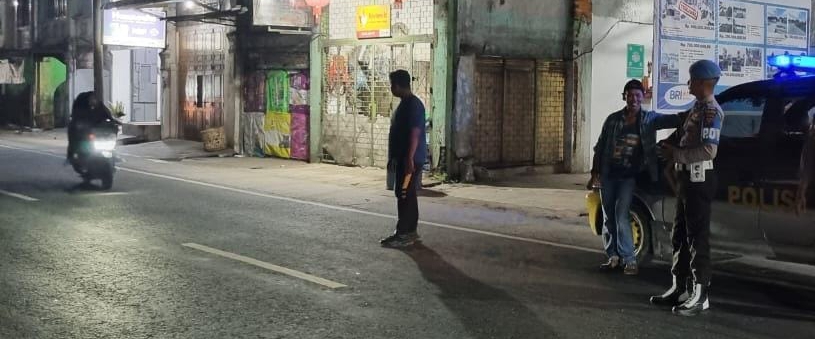 Cegah Kejahatan Jalanan dan Premanisme Polsek Tanjung Pura Gelar Patroli Malam