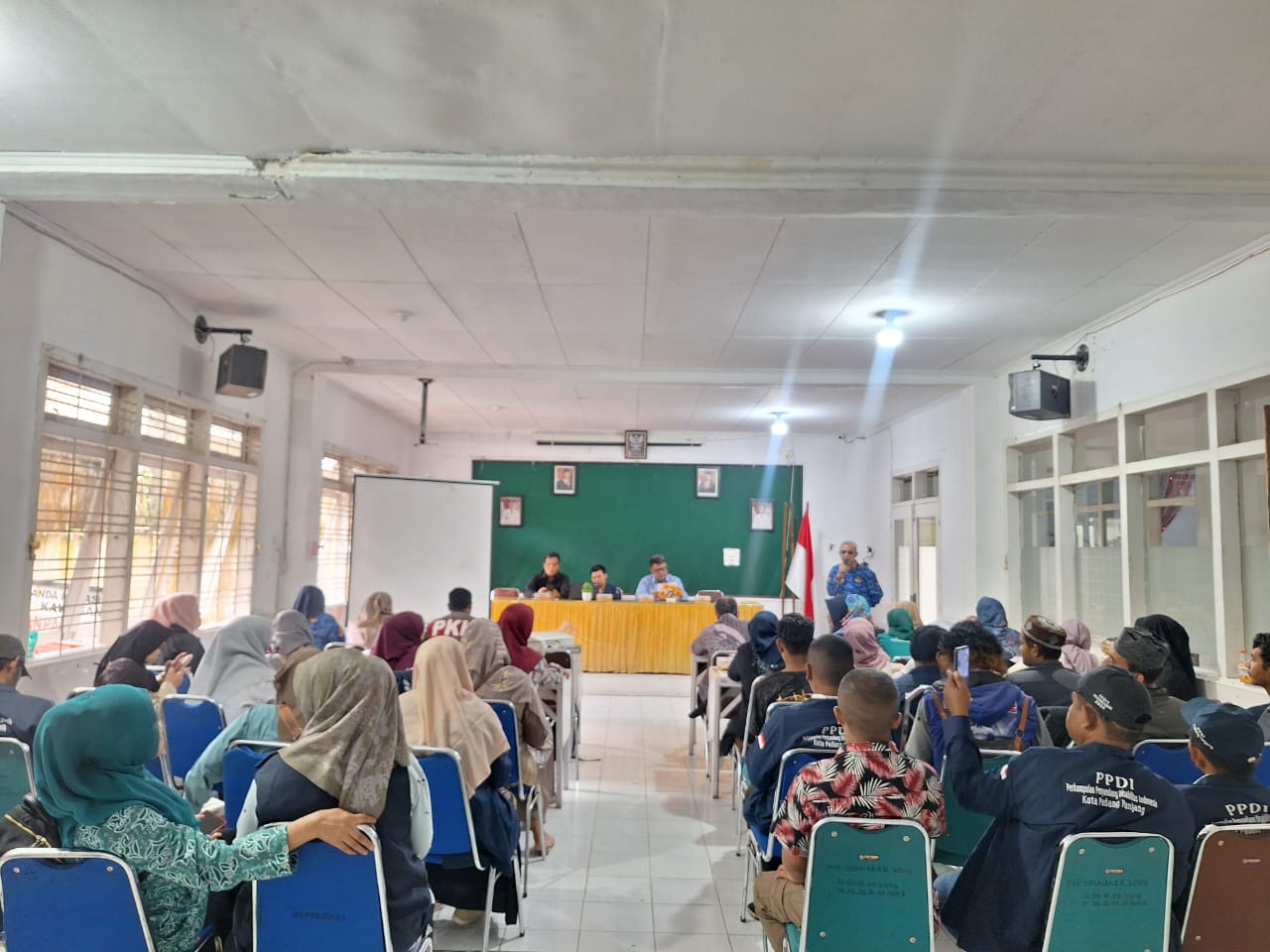 Keterangan foto: Dewan Pimpinan Cabang Perkumpulan Penyandang Disabilitas Indonesia (DPC PPDI) Kota Padang Panjang Sumatera Barat menggelar kegiatan Sosialisasi, Upgrading Kapasitas Pengurus, serta Rapat kerja cabang kepengurusan, yang berlangsung di Aula Dinas Sosial Kota Padang Panjang pada Selasa 20 Mei 2025.
