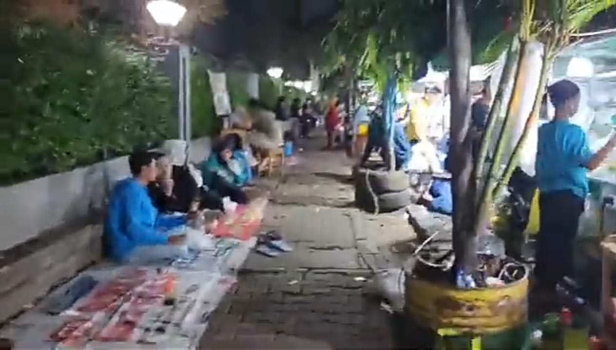 Tak Pernah Tersentuh Petugas, Diduga Adanya Pungli Oknum Ormas ke Pedagang PKL Samping Apertemen Kalibata City