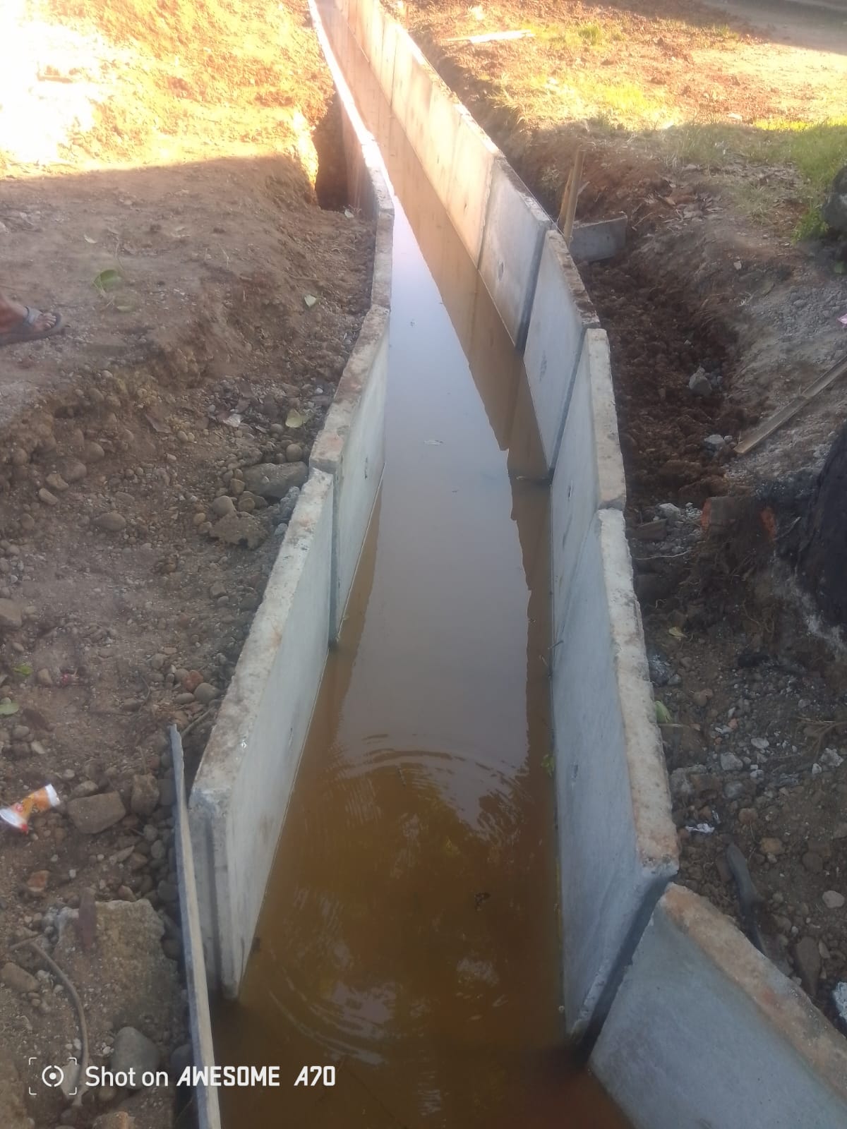 Diduga Proyek Drainase Saluran Air u-ditch Jln Lingkar Proklamasi Tugu Desa Rengas Dengklok selatan, Kecamatan Rengas Dengklok selatan, Kabupaten Karawang Tidak Optimal, Dinas PUPR Diminta Sidak