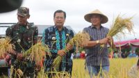 Parosil Mabsus Canangkan Modernisasi Pertanian di Sawah Lega: Petani Adalah Penjaga NKRI