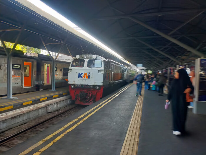KAI Daop 8 Himbau Penumpang Datang Lebih Awal ke Stasiun Pada Peringatan May Day