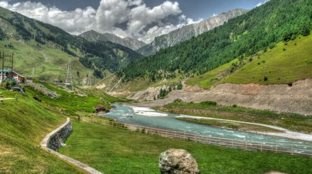 Kashmir: Lembah Indah yang Mengisahkan Luka Warga Sipil