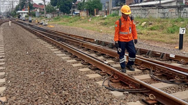 Peran Krusial Petugas Pemeriksa Jalur di Tengah Meningkatnya Jumlah Perjalanan KA