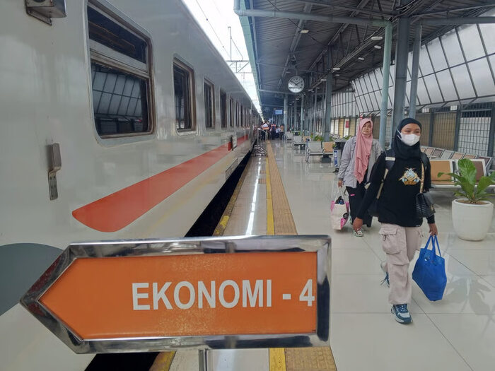 Tepat Waktu dan Terjangkau: OTP Keberangkatan KAI Capai 99,38%, Kedatangan 95,96% hingga April 2025