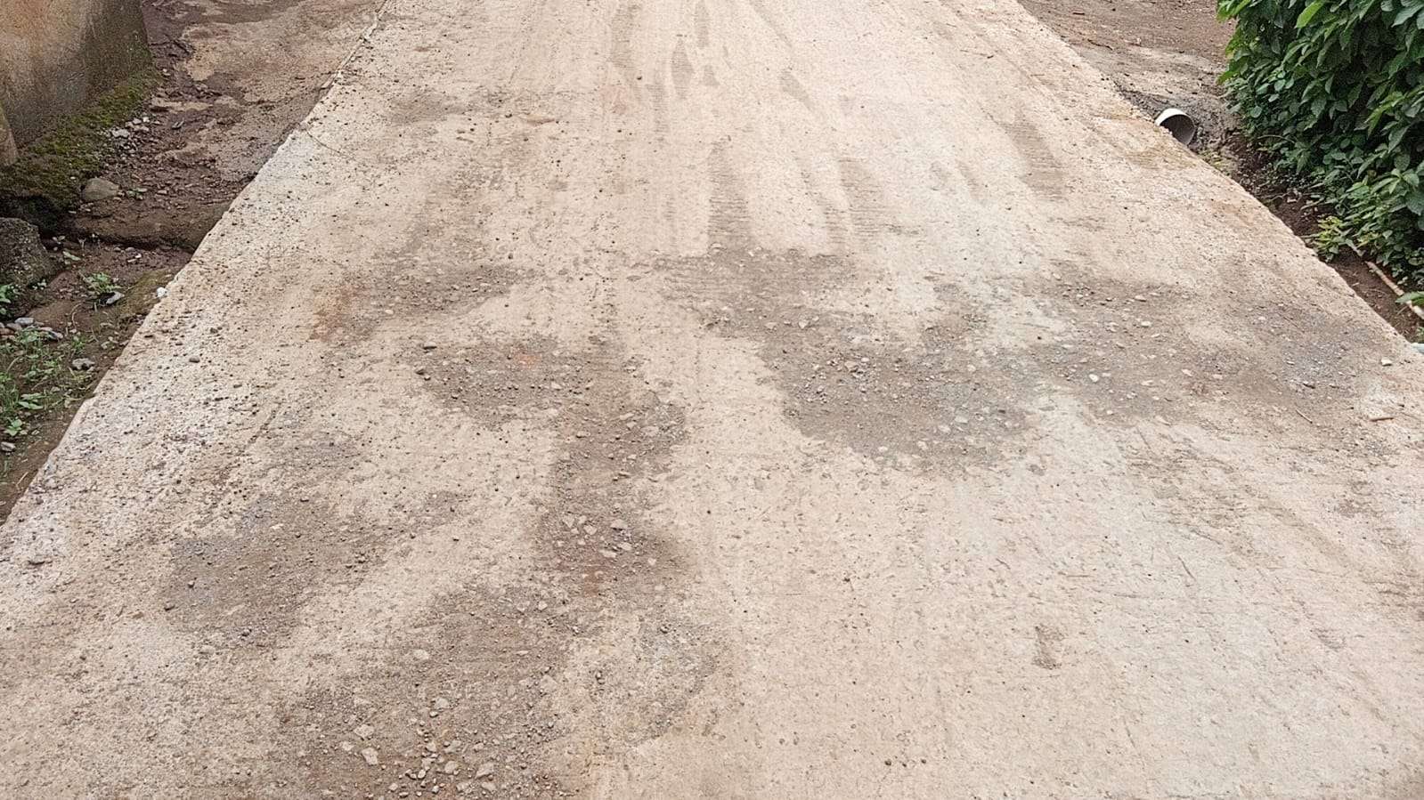 Pengerjaaan Betonisasai Jalan Desa Oleh Pemdes Jatisari Bogor Jadi Sorotan, Diduga Pengerjaan Asal Jadi 1 Dokumentasi Temporatur.com