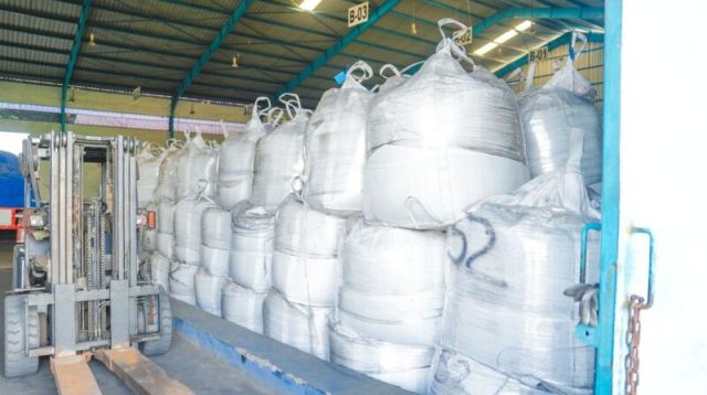 Dukung Industri Kendaraan Listrik, Pelindo Solusi Logistik Menangani Bahan Baku Produksi Baterai