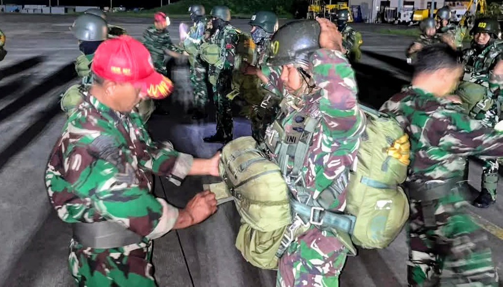 Brigade Infanteri (Brigif) 3/Tri Budi Sakti (TBS) Kostrad Laksanakan Latihan Terjun Penyegaran Statik