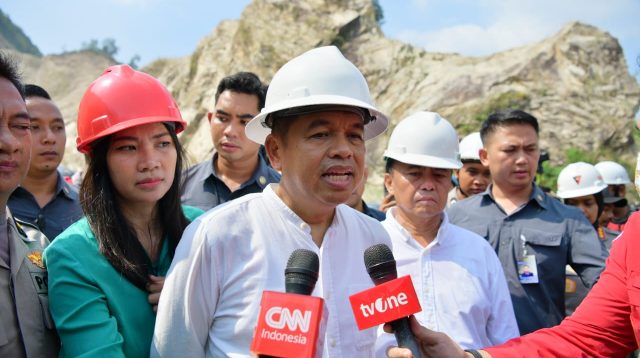 KDM Tinjau Lokasi Longsor Tambang Gunung Kuda, Berikan Santunan untuk Keluarga Korban