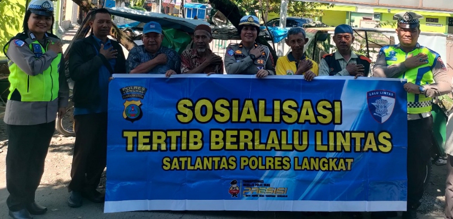 Unit Satlantas Polres Langkat Langkat Tingkatkan Kesadaran Pengemudi Becak Motor Lewat Binluh dan Dikmas Lantas