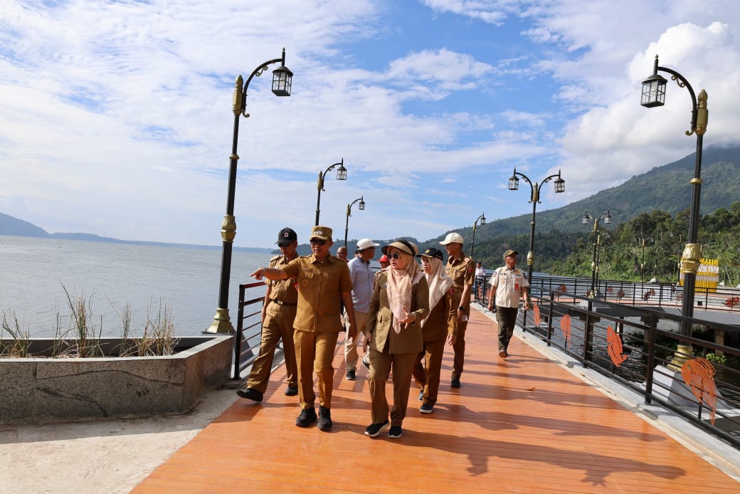 Bupati Parosil Tegaskan Stabilitas Harga di Pasar Tematik Danau Ranau: “Jangan Jadi Aji Mumpung!”