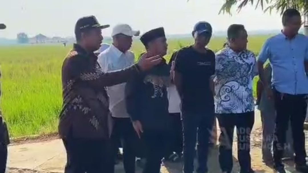 Bupati Bekasi Kunjungi Program Kampung Bersih Ciranggon, Mbah Goen Ucapkan Terima Kasih 1 Bupati Bekasi Kunjungi Program Kampung Bersih Ciranggon, Mbah Goen Ucapkan Terima Kasih