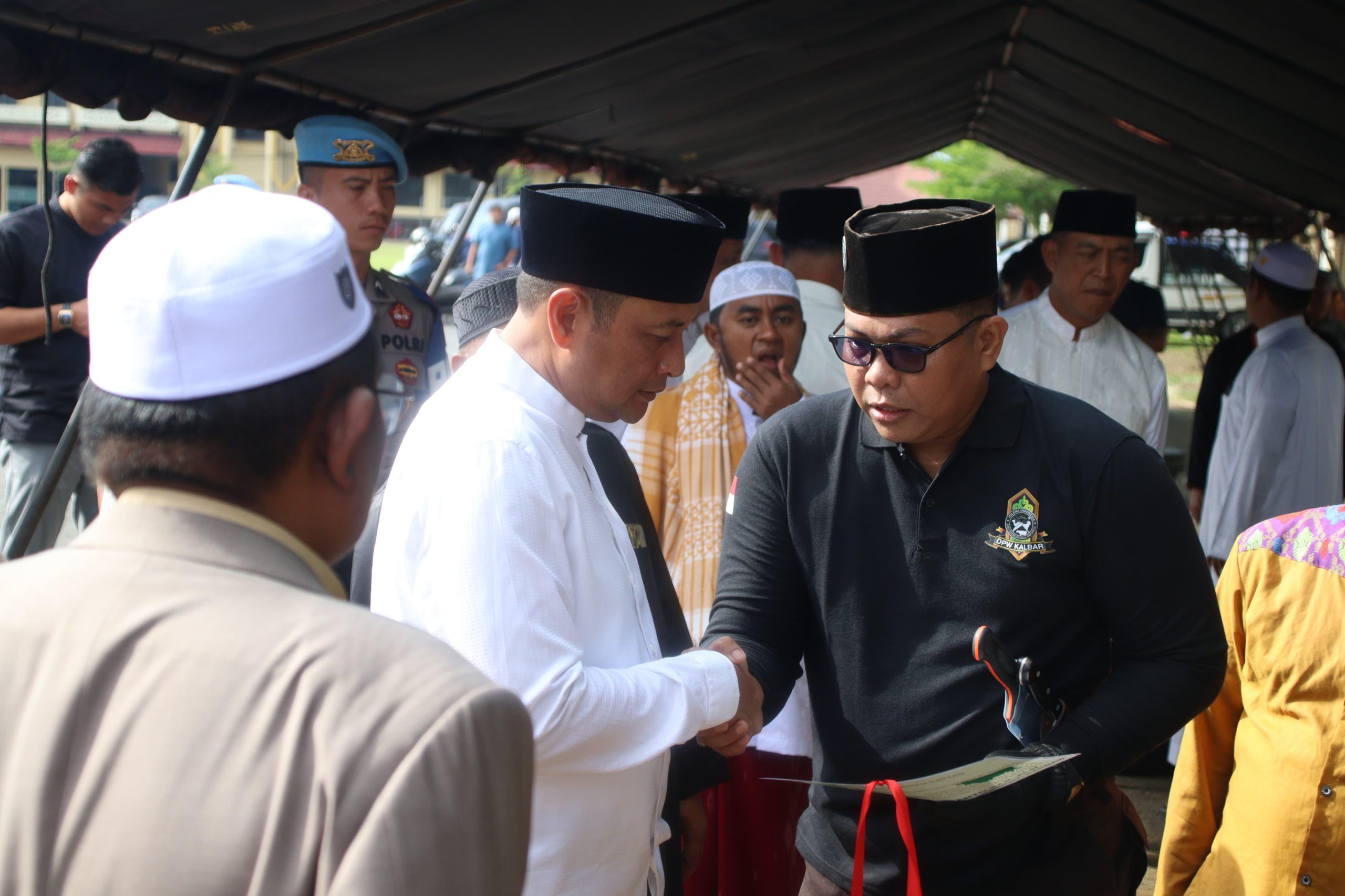 Momen Idul Adha : Kapolda Kalbar Serahkan 192 Hewan Qurban