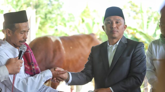 Parosil Mabsus Melaksanakan Shalat Idul Adha Hingga Serahkan Hewan Qurban Presiden Prabowo di Kecamatan Air Hitam