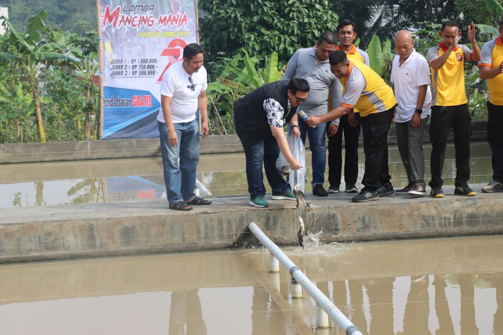 Dalam Rangka Hut Bhayangakara ke 79 Kapolresta Serang Kota Gelar Lomba Mancing Mania Bersama Masyarakat