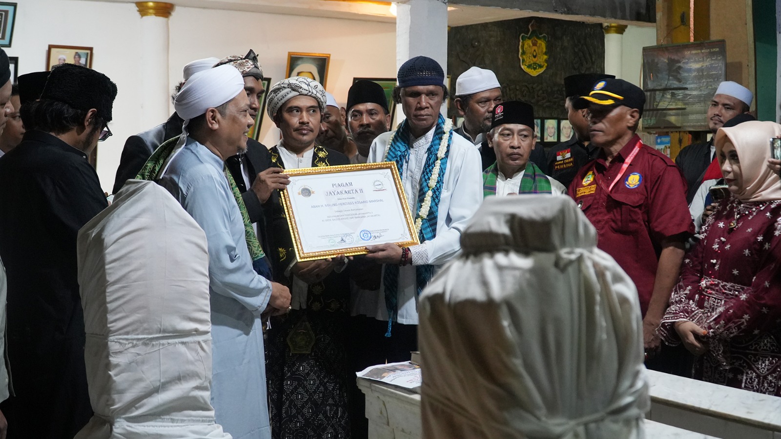 H. Hercules Dianugerahi Gelar Abah Maung, Resmi Menjadi Dewan Kehormatan Majelis Taqlim Makam Kramat Ki Gede Tubagus Angke