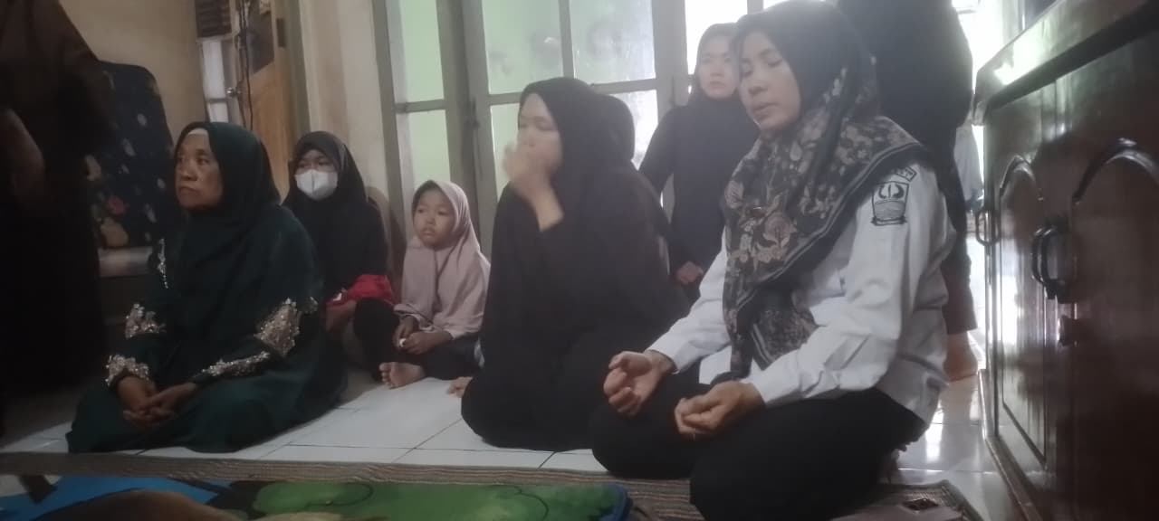 Kepala Desa Kedung Waringin Takziah ke Rumah Duka