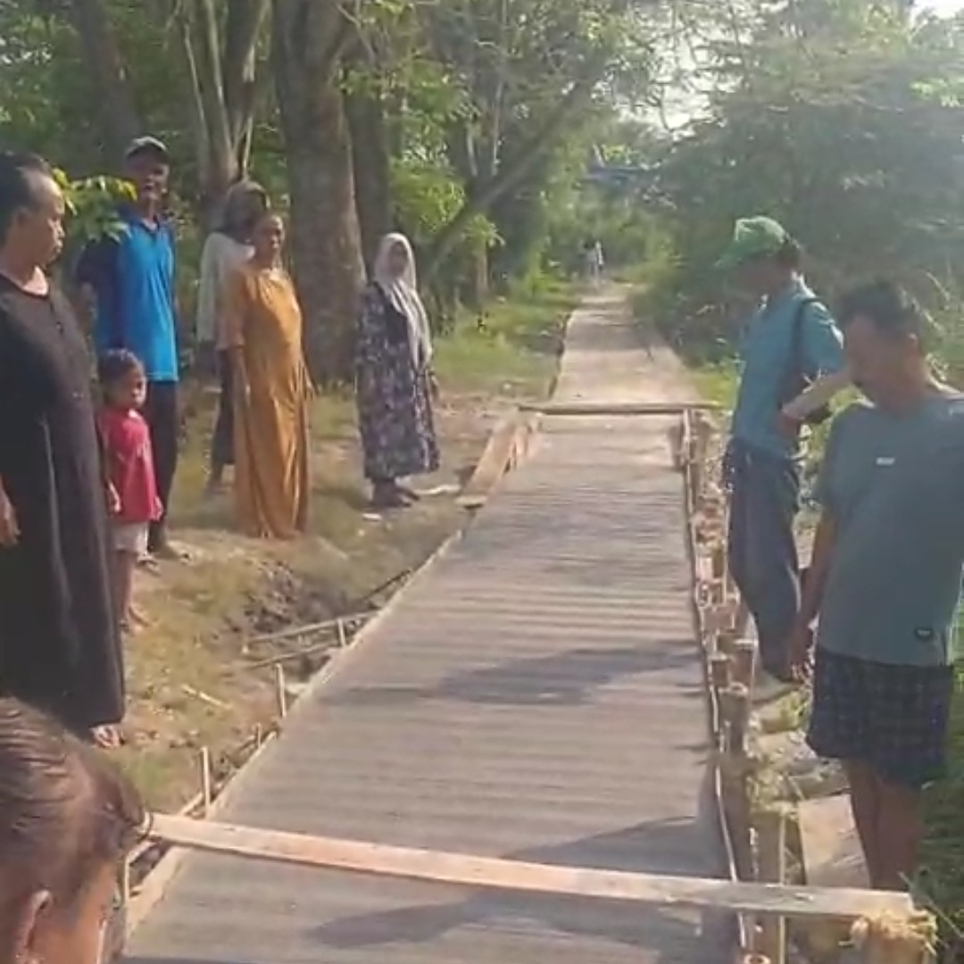 Respon Cepat Pemdes Karangsari, Jalan Rusak yang Viral Langsung Diperbaiki, Warga Apresiasi