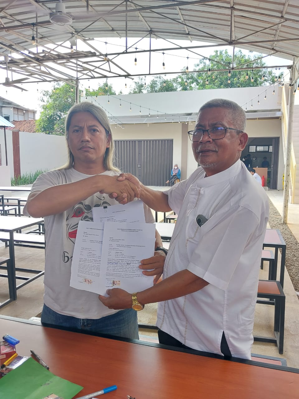 Polemik Saling Lapor Ketua komite SMAN 1 Pebayuran dan Pemred Media FBN Tempuh Perdamaian