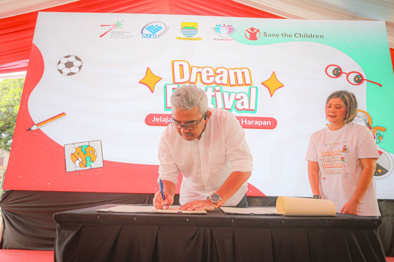 Keterangan foto: Hari Keluarga Nasional dan Hari Anak Nasional dalam acara &ldquo;Dream Festival 2025&rdquo; yang digelar di Plaza Balai Kota Bandung, Minggu 29 Juni 2025.