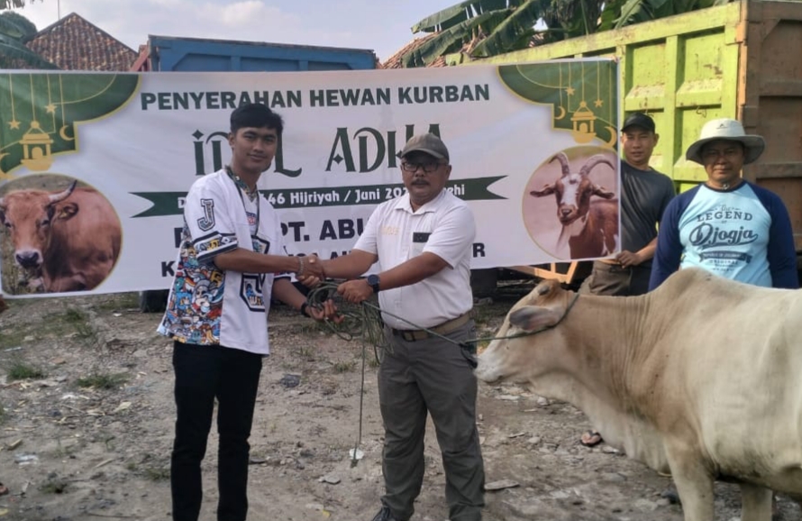 Sebagai Bentuk Kepedulian PT Aburahmi Serahkan Hewan Kurban Ke Desa Air Itam dan Desa Air Itam Timur 1 IMG 20250605 213355