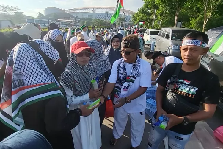 Aliansi Ormas Bekasi Sediakan Paket Makanan dan Air Mineral dalam Aksi Damai Bela Palestina