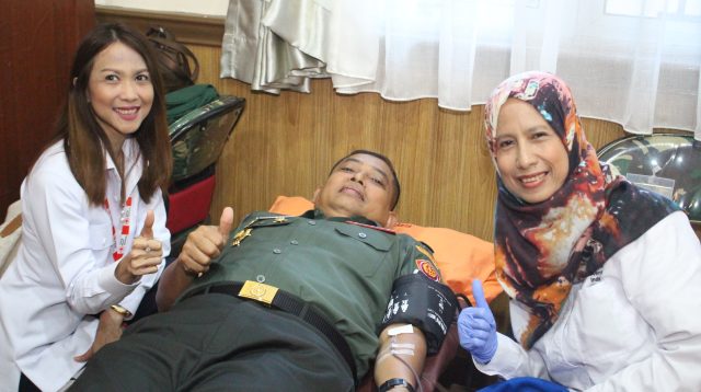 Kababek TNI (Kepala Badan Pembekalan TNI)  Brigjen TNI Irawan, S.H., M.H., CFrA & 100 Peserta Bersama PMI Kota Jakarta Pusat – Dalam Rangka Mendonorkan Darah & Babek TNI HUT Ke 55 di Jakarta Utara