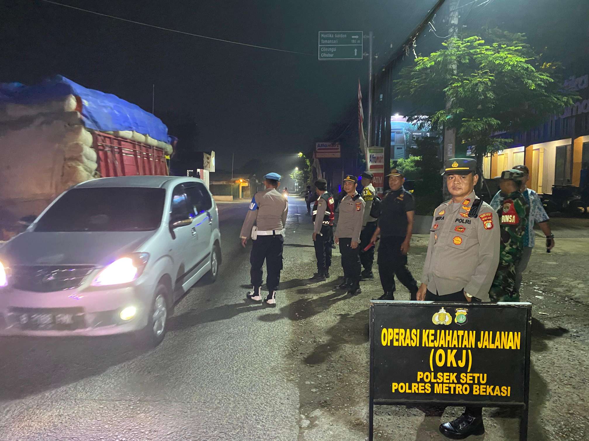 Sinergi TNI-Polri dan Pokdar, Polsek Setu Perkuat Keamanan Perbatasan Bekasi-Bogor