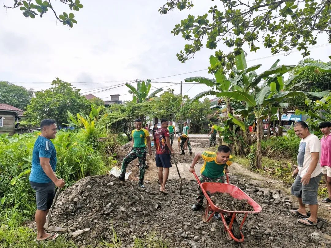 Satgas Pamtas Yonarmed 11 Kostrad Wujudkan Jalan Layak untuk Warga Nunukan 1 FB IMG 1753936987053