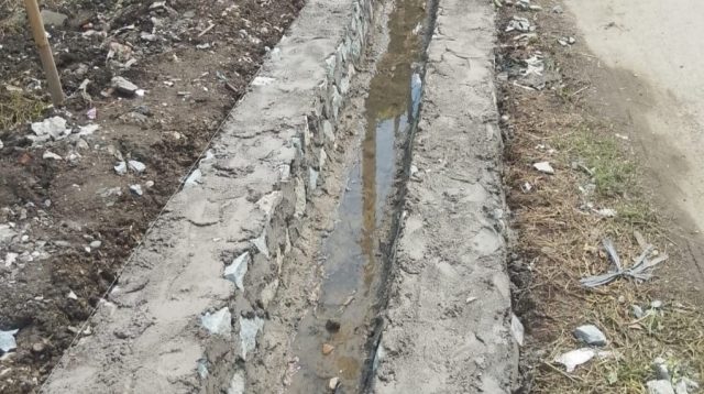 Proyek Drainase Saluran Air di Kampung Beleker Desa Waringin Jaya Jadi Sorotan Publik