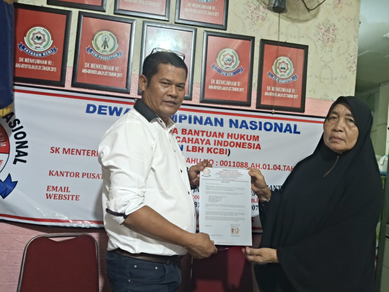 LSM KCBI Kawal Ibu Jurtini Dari Kampung ke Jakarta Demi Membela Hak Atas Tanah Warisan