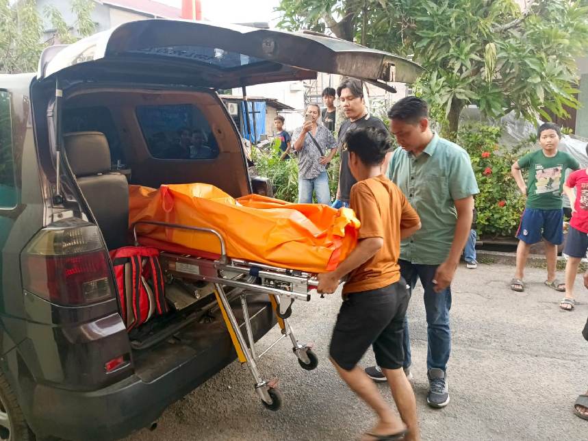Polisi Sigap Olah TKP Pria Gantung Diri di Kos Jalan Sejarah