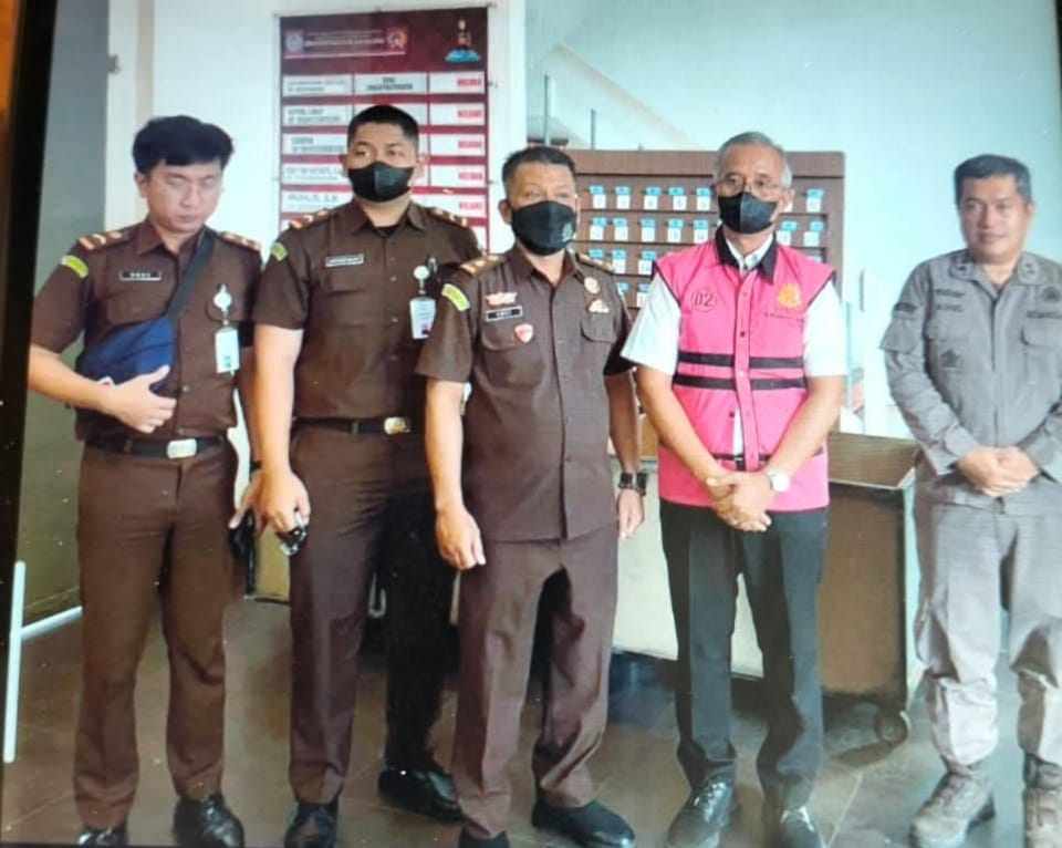 Sekda Singkawang Ditahan: Dugaan Korupsi Keringanan Retribusi Rugikan Negara Rp3,1 Miliar